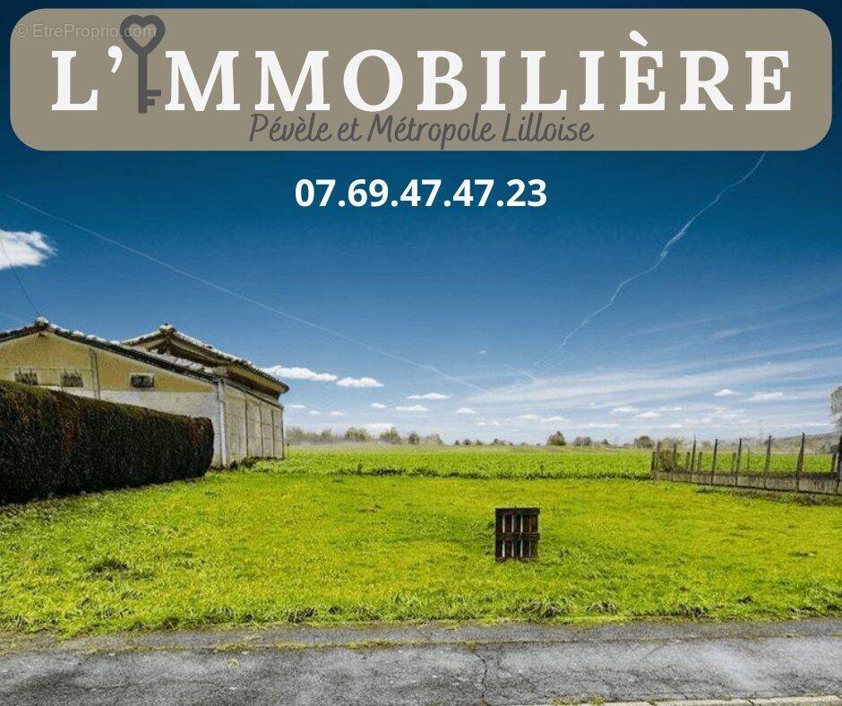 Terrain à MONCHECOURT