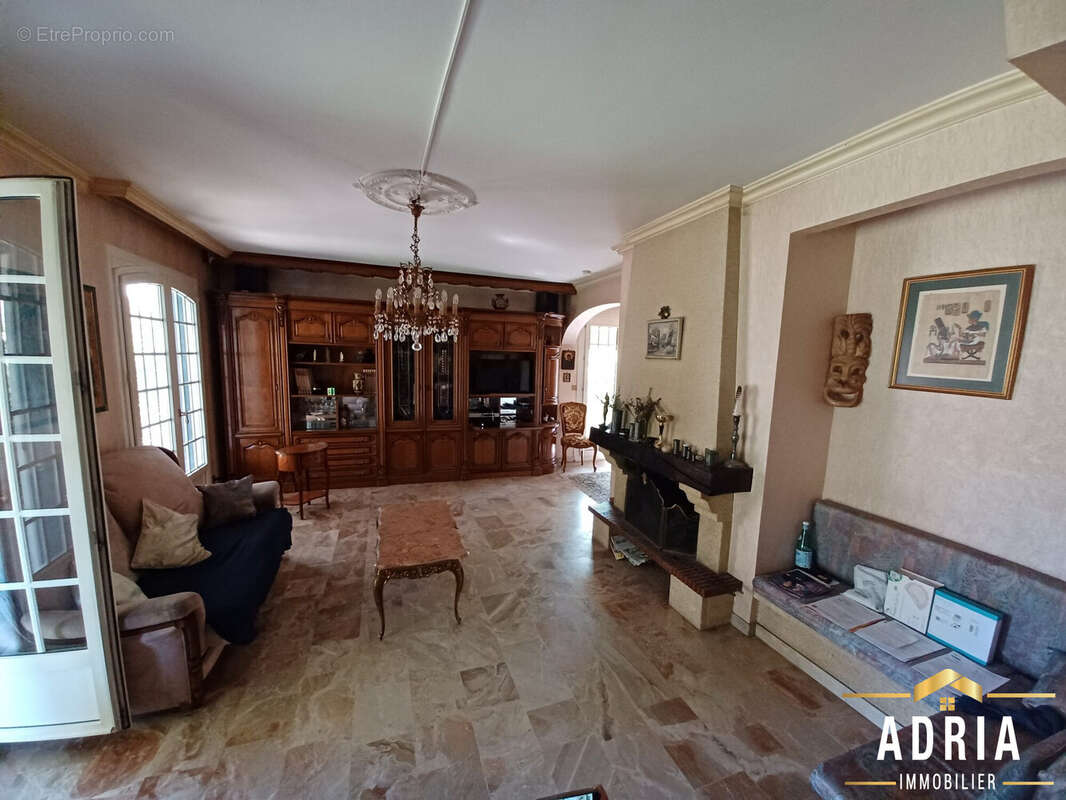 Salon - Maison à DORNOT
