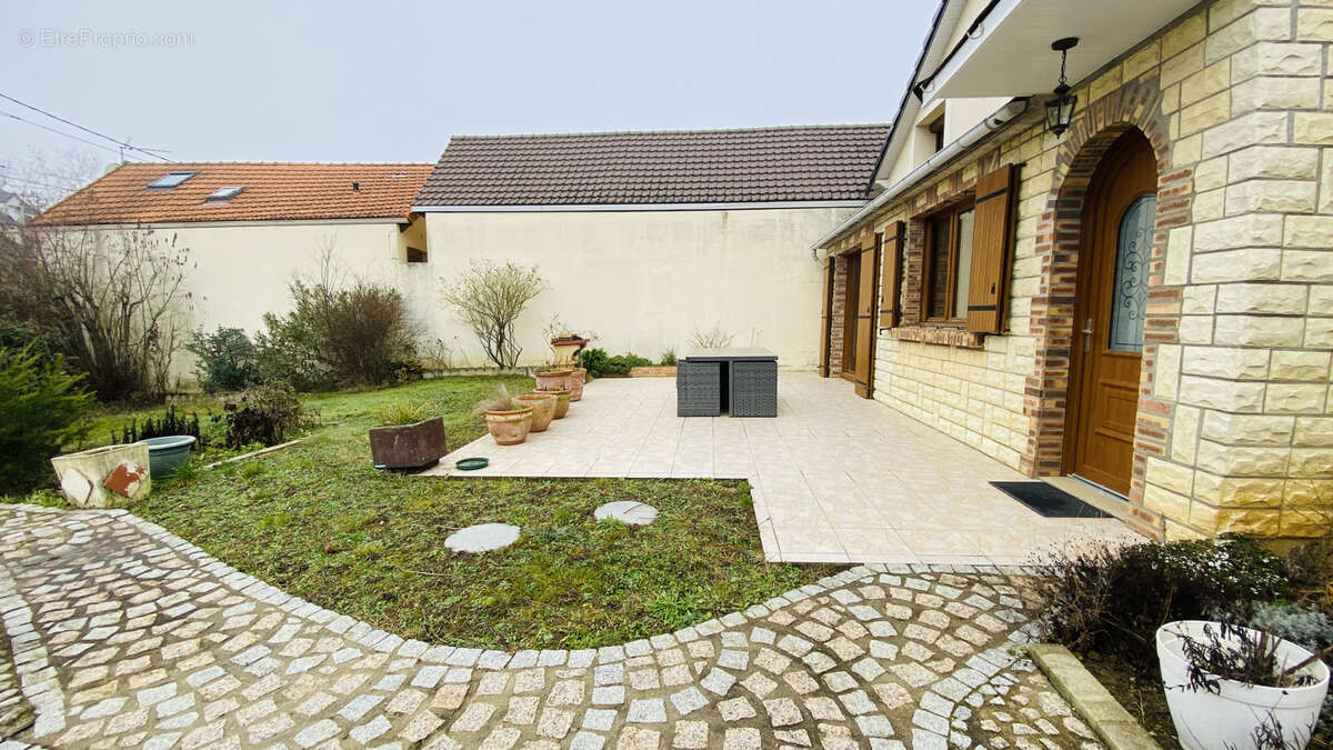 Maison à LA VILLE-DU-BOIS