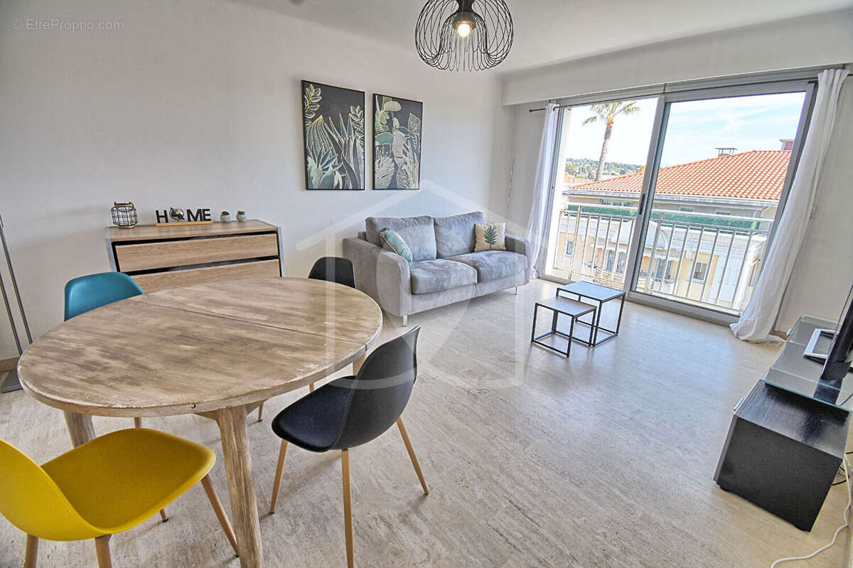 Appartement à VALLAURIS