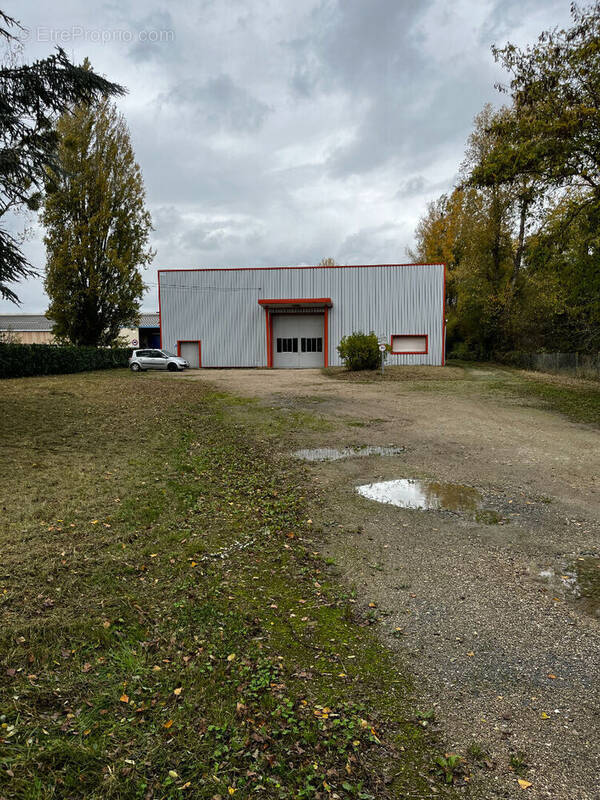 Commerce à NAZELLES-NEGRON