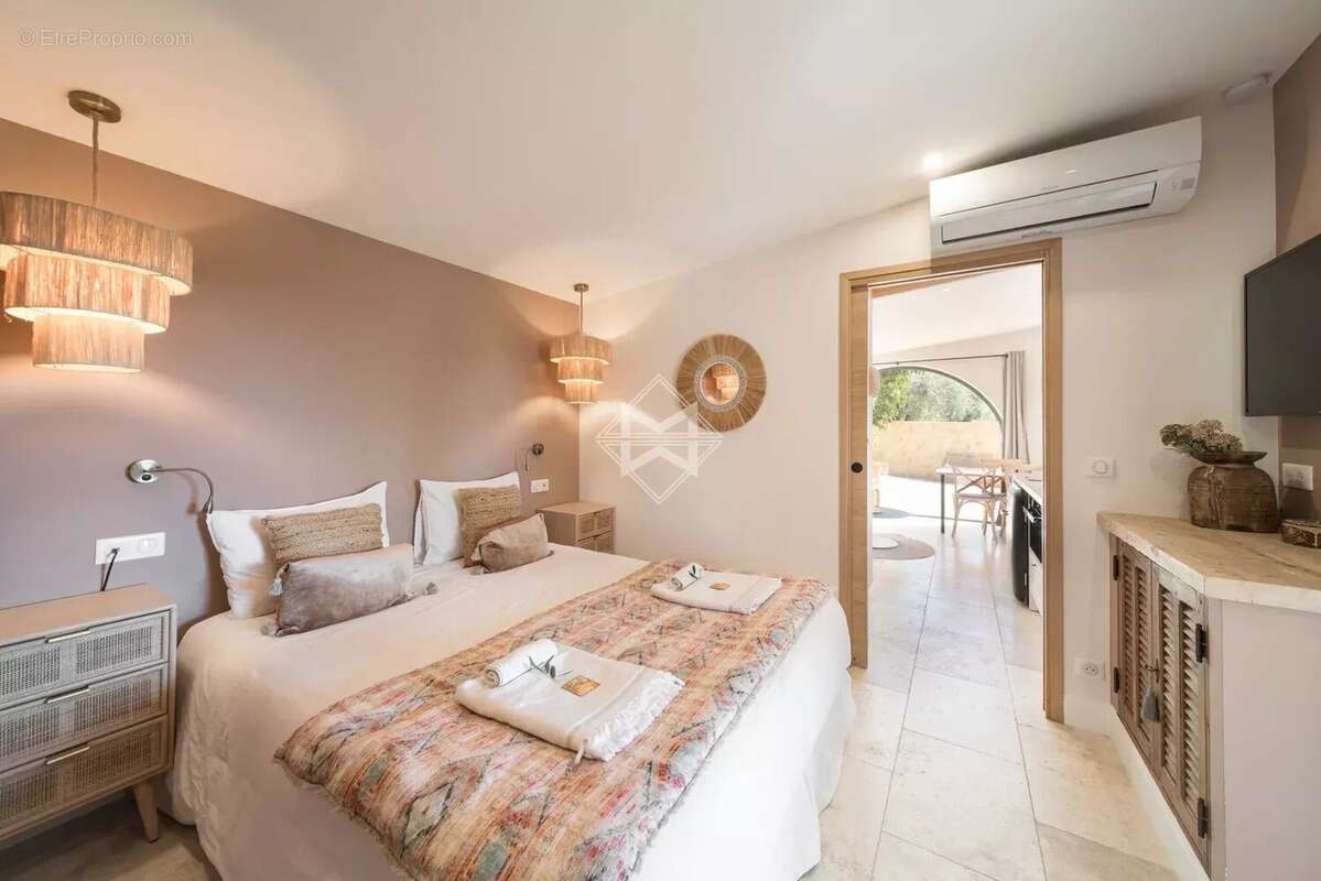 Maison à ROQUEFORT-LES-PINS