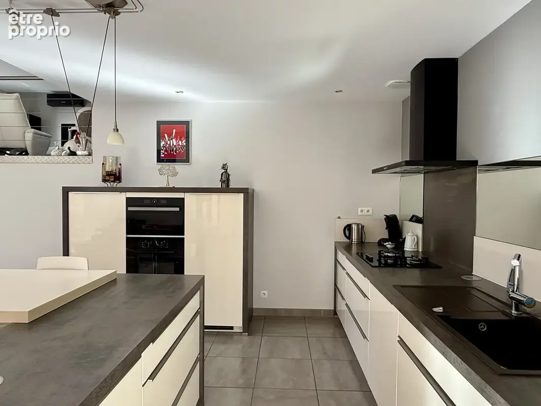 Magnifique maison en pierre entièrement rénovée, avec piscine et jardin arboré. - photo 9