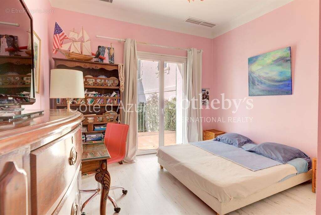 Maison de charme à vendre à Cannes Palm Beach – Patio, vue mer et adresse d’exception - photo 13