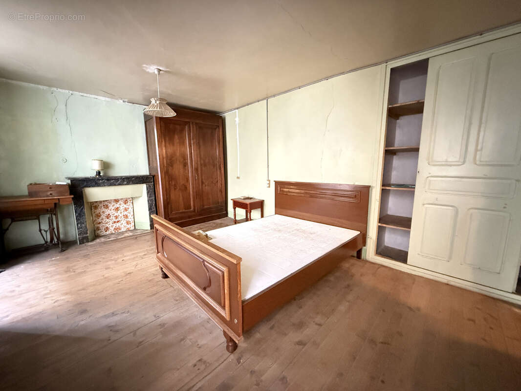 VENTE Maison de 96 m2, au coeur du village de Fayet, à rénover - photo 5