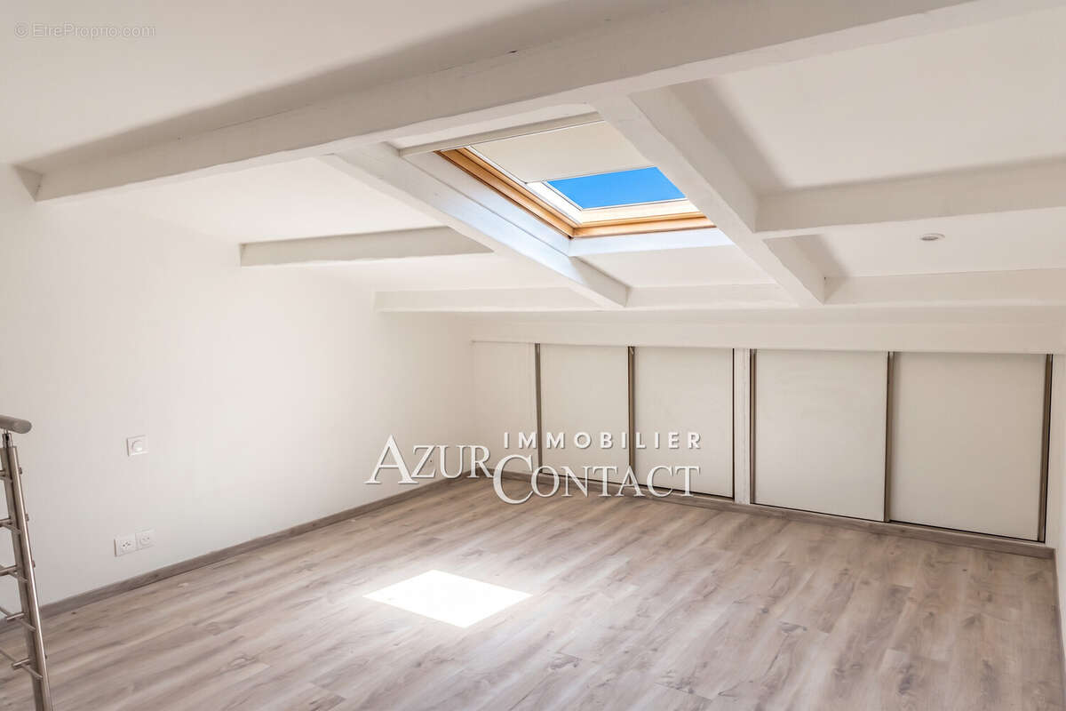 Appartement à MOUGINS