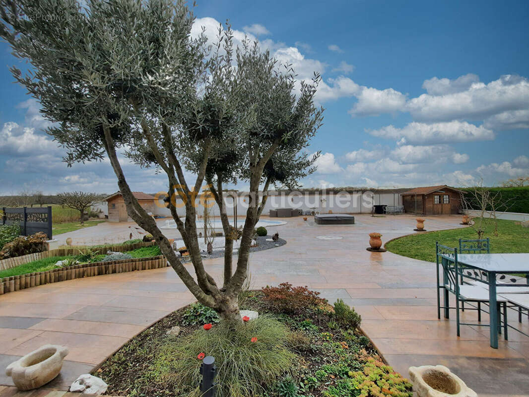 Maison à LE DESCHAUX