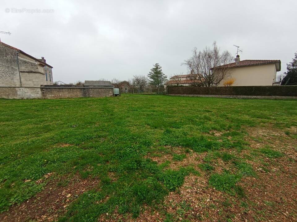 Terrain à ANGOULEME