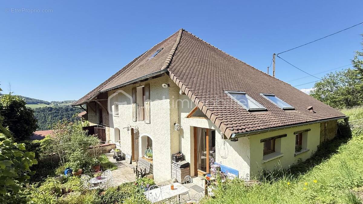 Maison à SAINT-GEOIRE-EN-VALDAINE