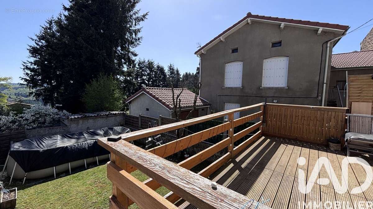 Photo 2 - Maison à SAINT-JUST-MALMONT