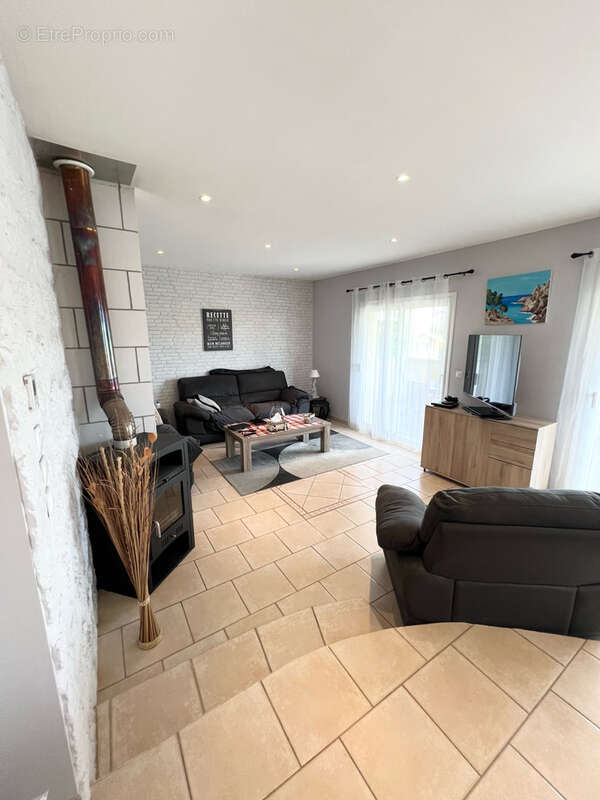 Maison à LA CHAPELLE-AUX-BROCS