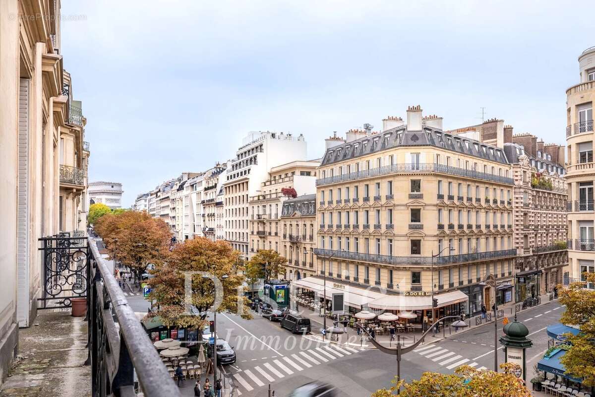 Appartement à PARIS-8E