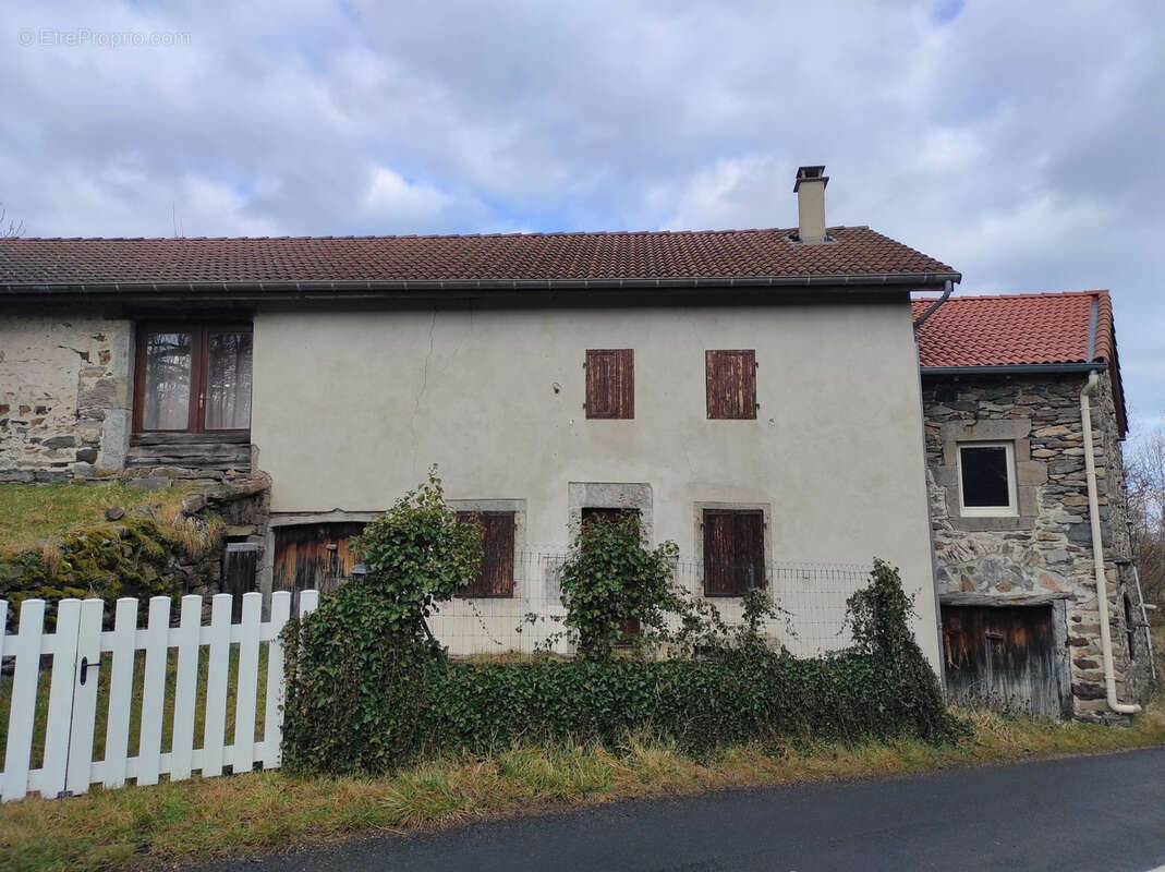 Maison à SAINT-JULIEN-DU-PINET