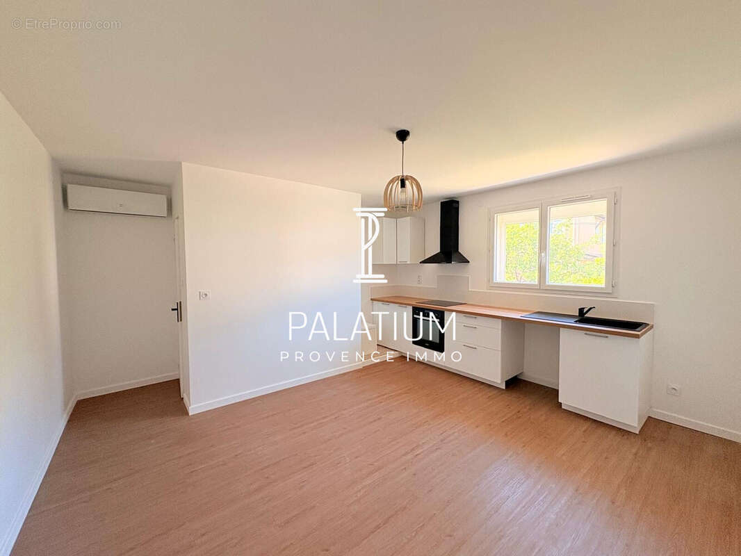 Appartement à LA FARE-LES-OLIVIERS