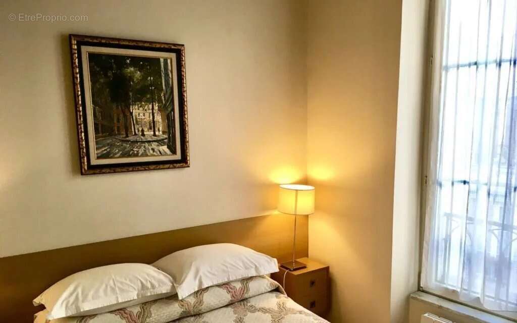 Appartement à PARIS-1E