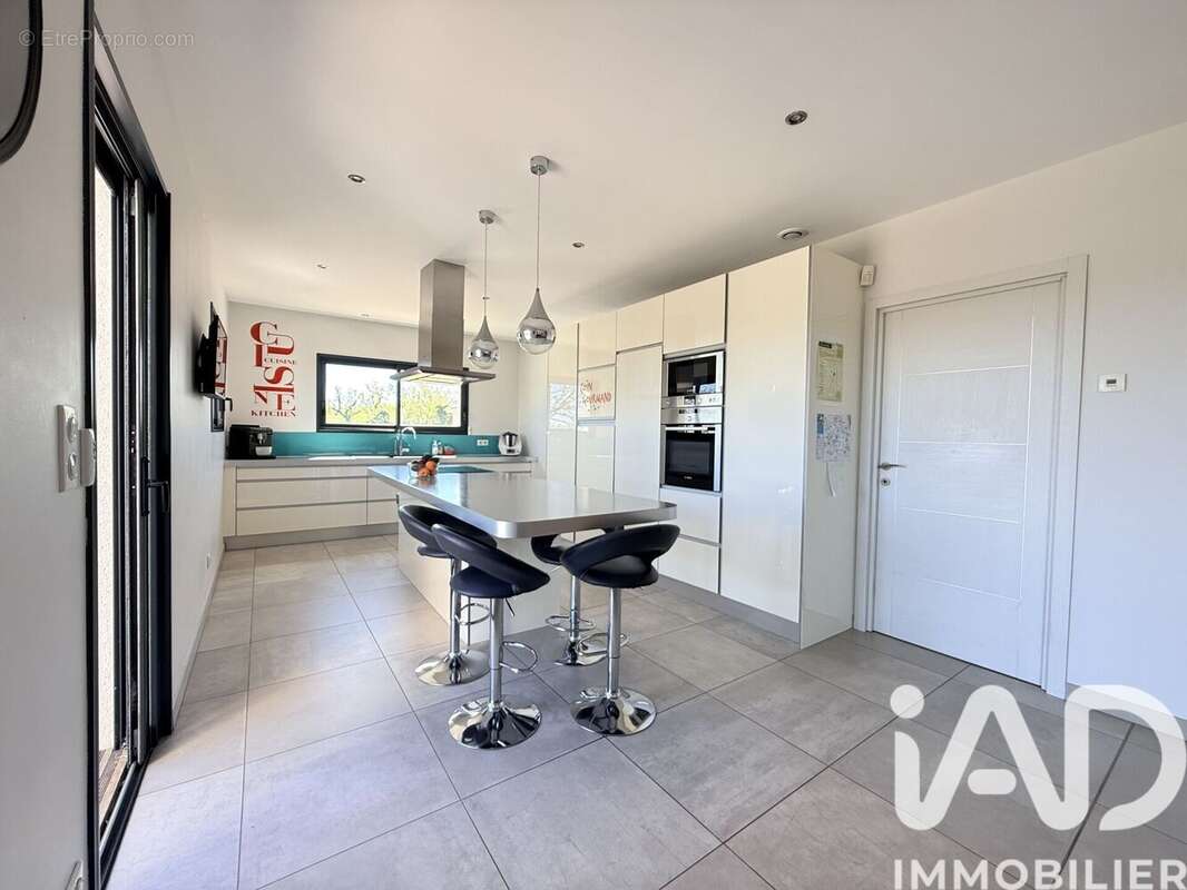 Maison 215 m² à Vouneuil-Sur-Vienne  - photo 9