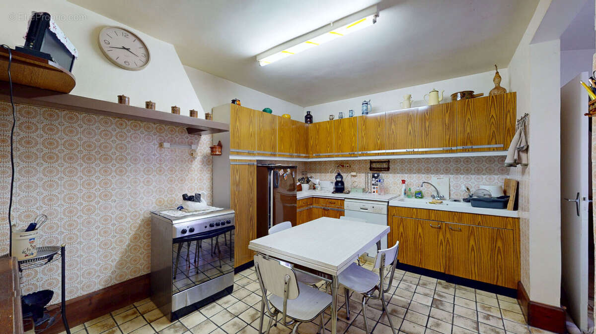 Appartement à BREUX-JOUY