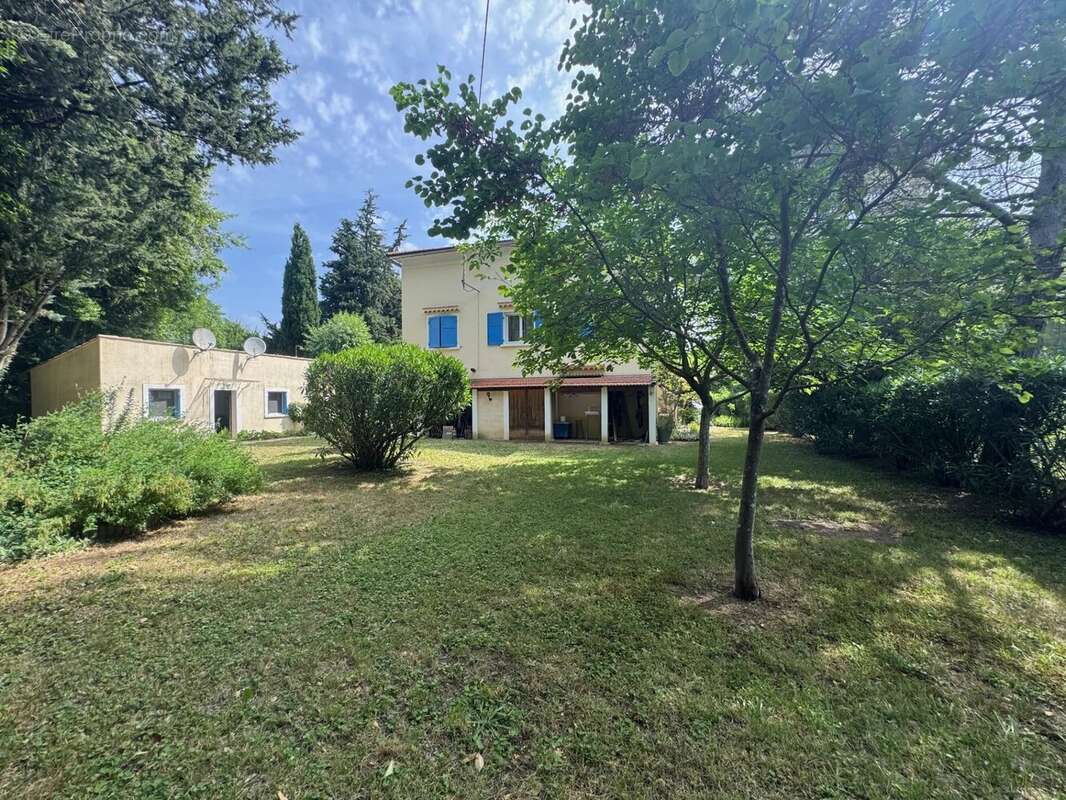 Maison à BESSE-SUR-ISSOLE