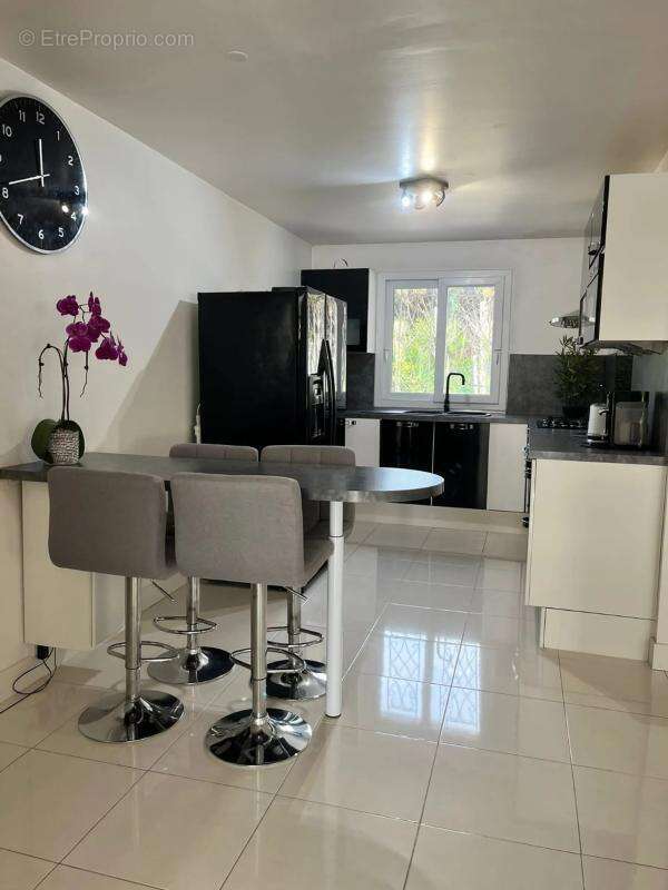 Maison de 7 pièces de 150 m² à Saint-Brice - photo 5