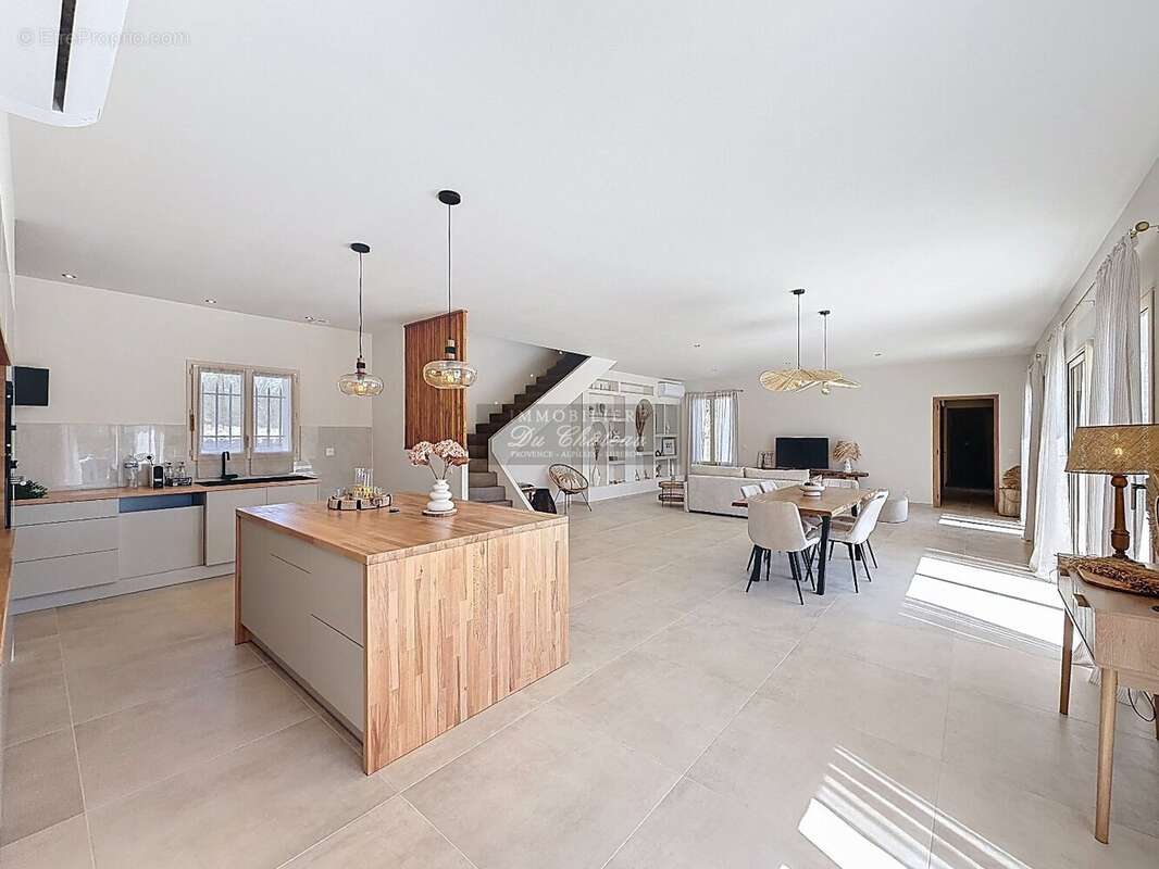 Élégante propriété en pierre neuve avec piscine et pool-house dans un environnement privilégié - photo 14