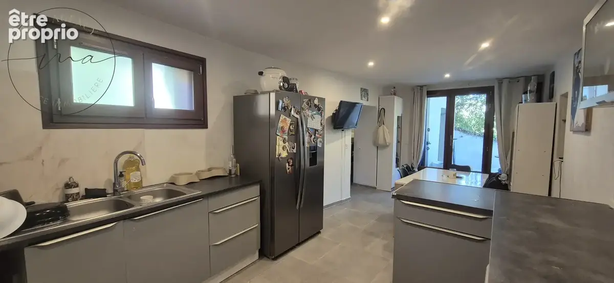 Maison de village rénovée de 80 m2 avec terrasse, cour et remise de 45 m2 - photo 3