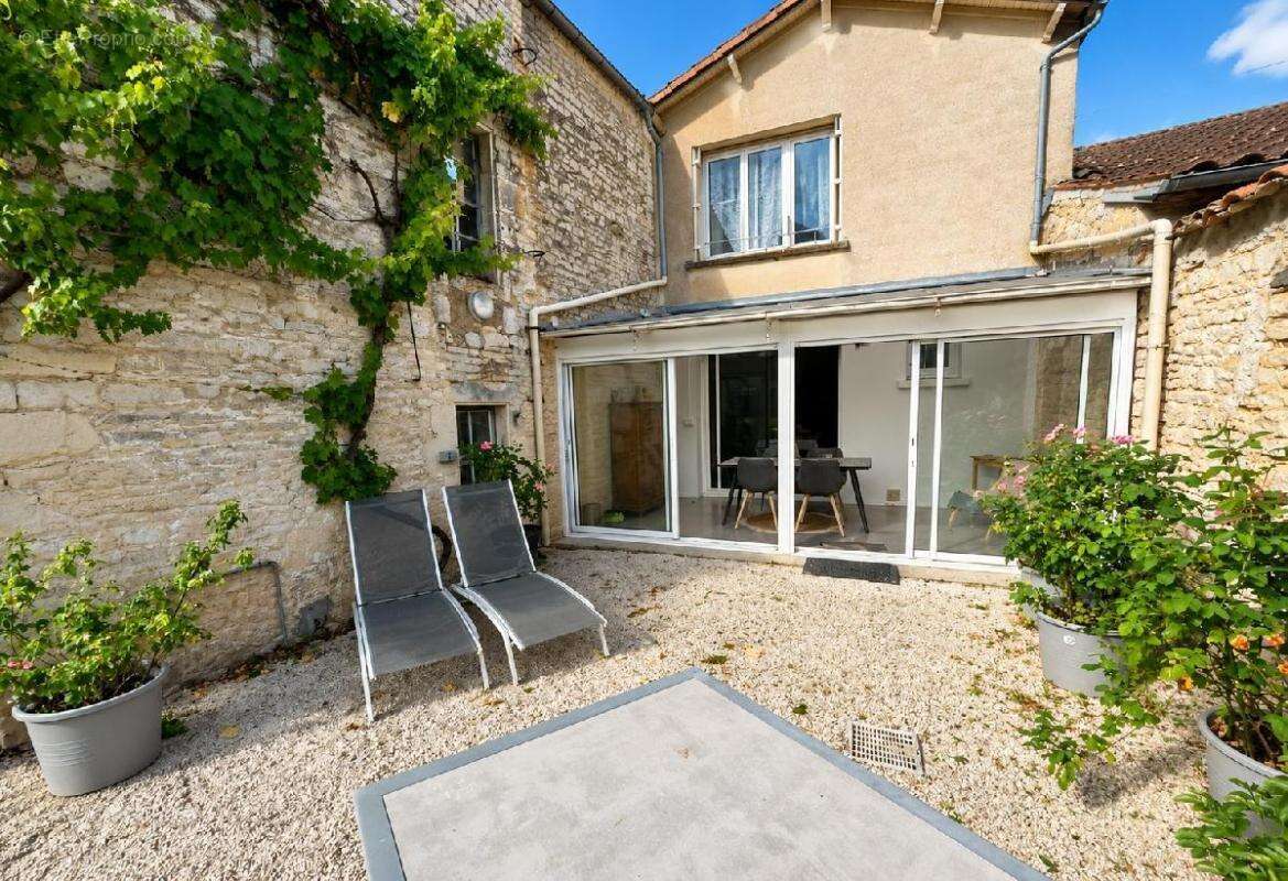 Maison à MAUZE-SUR-LE-MIGNON