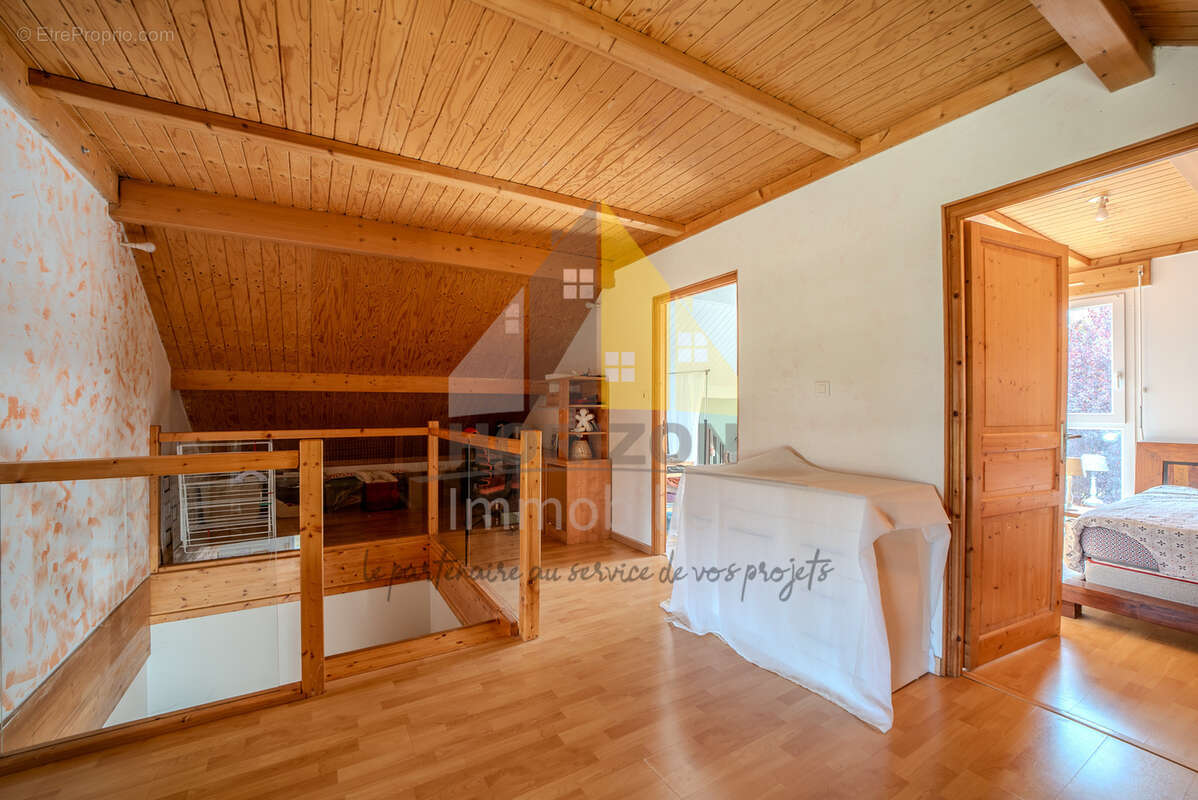 Maison individuelle sur sous-sol complet avec belle vue dégagée et terrain de 3 731 m2 ! - photo 8
