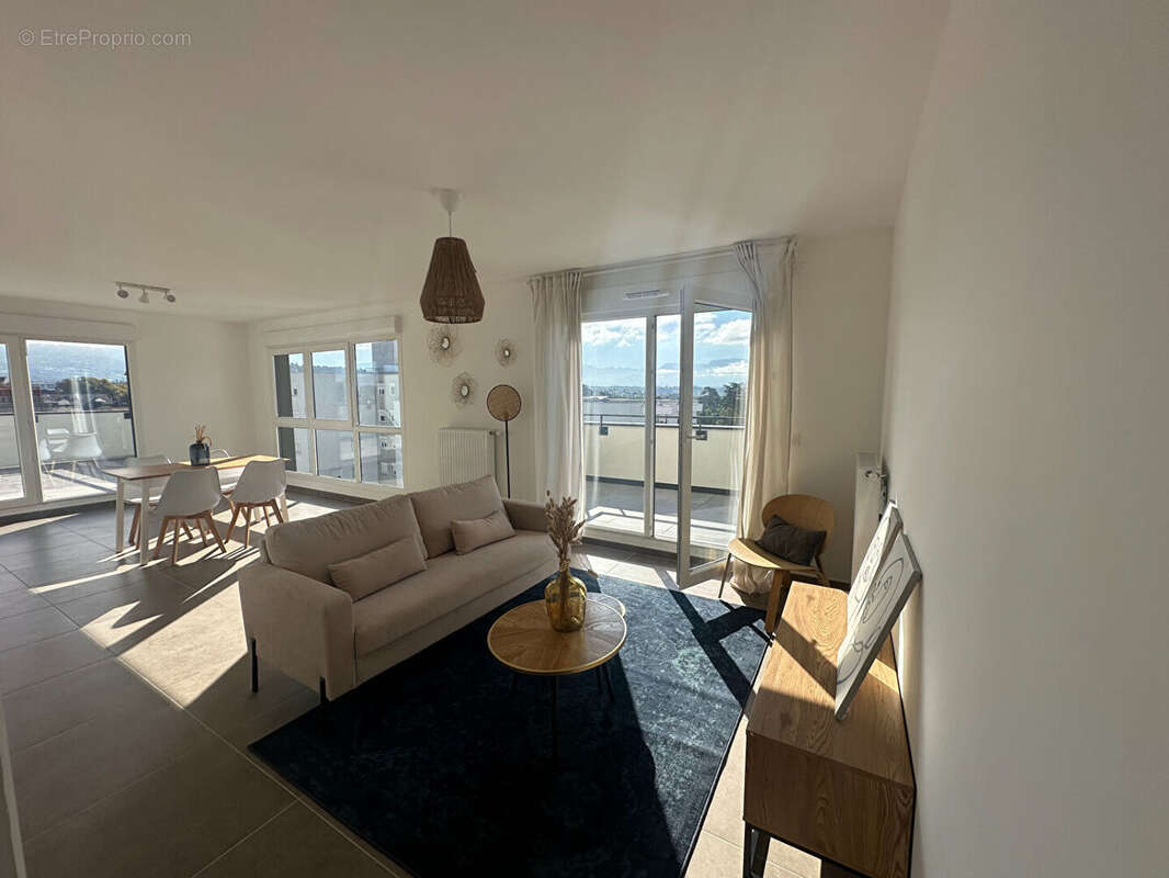 À vendre - Appartement 4 pièces 100.60 m²  -Dernier étage -  Ambilly (quartier Croix d'Ambilly) - photo 6