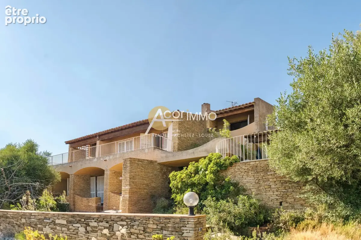 Bandol - propriété de caractère de 230 m2 - vue mer - terrain de plus de 2700m2 - photo 2