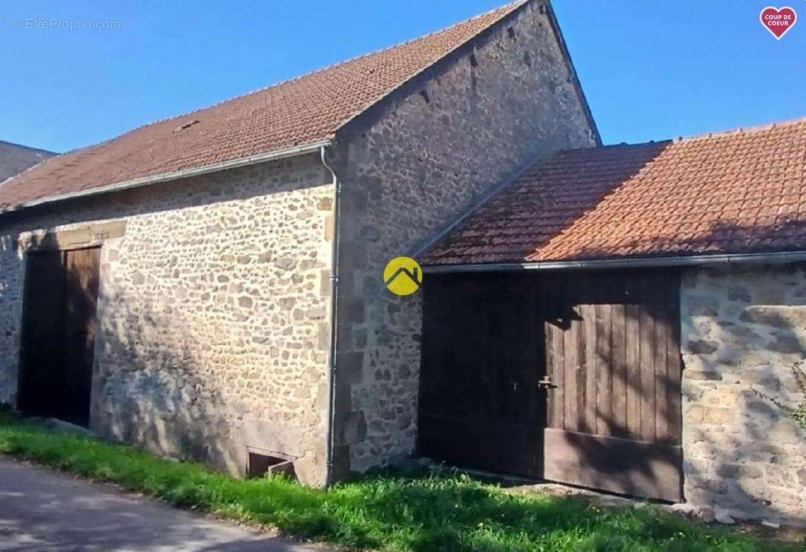 Maison à SAINT-ETIENNE-DE-FURSAC