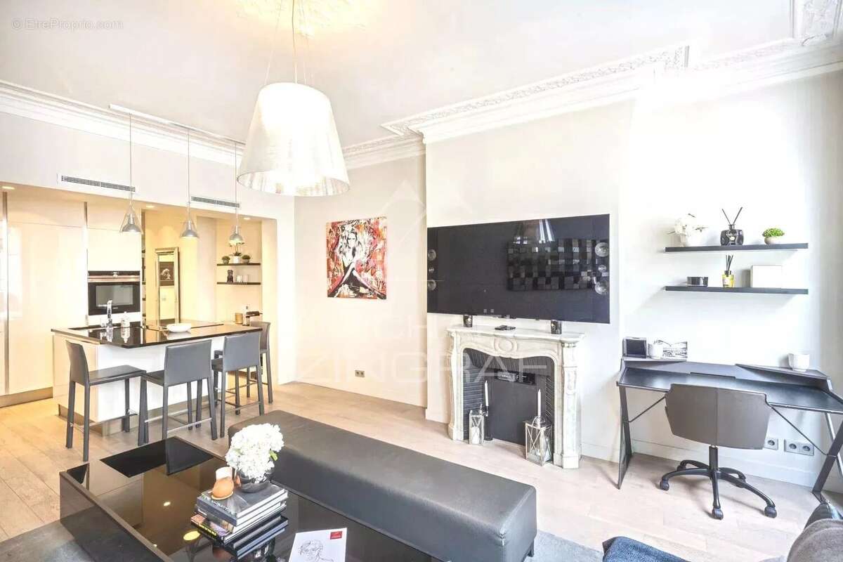 Appartement à PARIS-1E