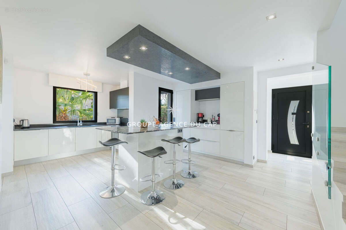 Villa  250 m2  4 chambres et une dependance frejus - photo 8