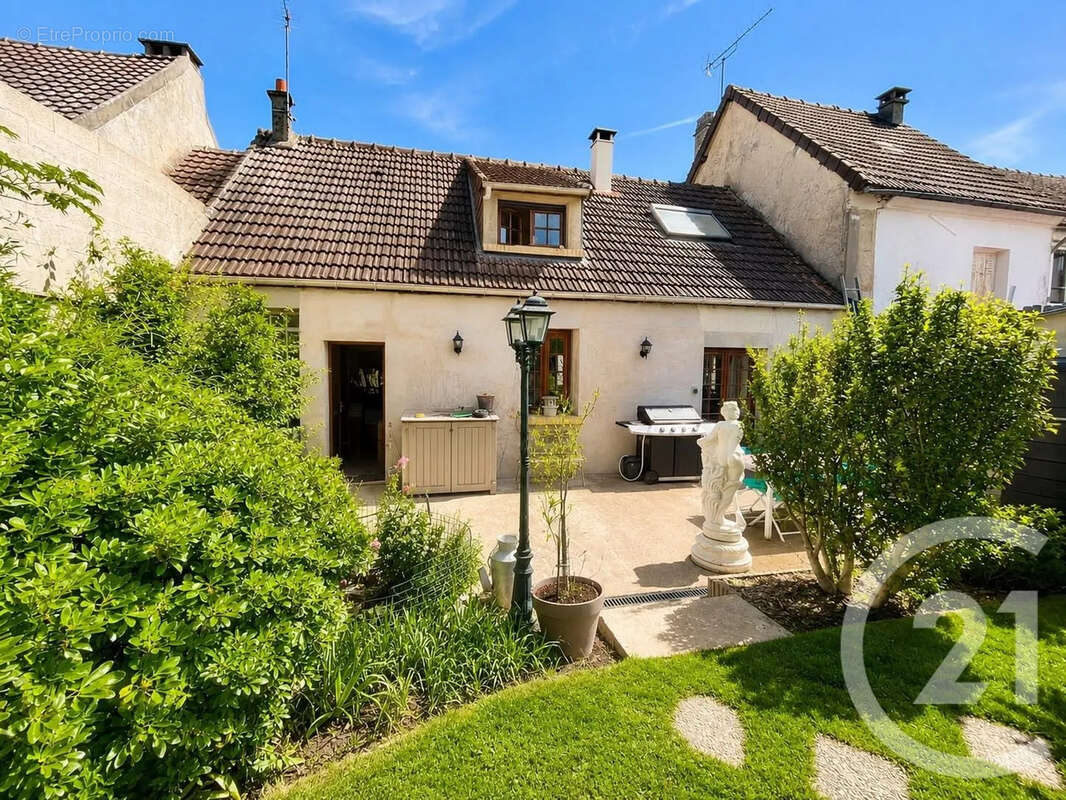 Maison à VILLENEUVE-SOUS-DAMMARTIN