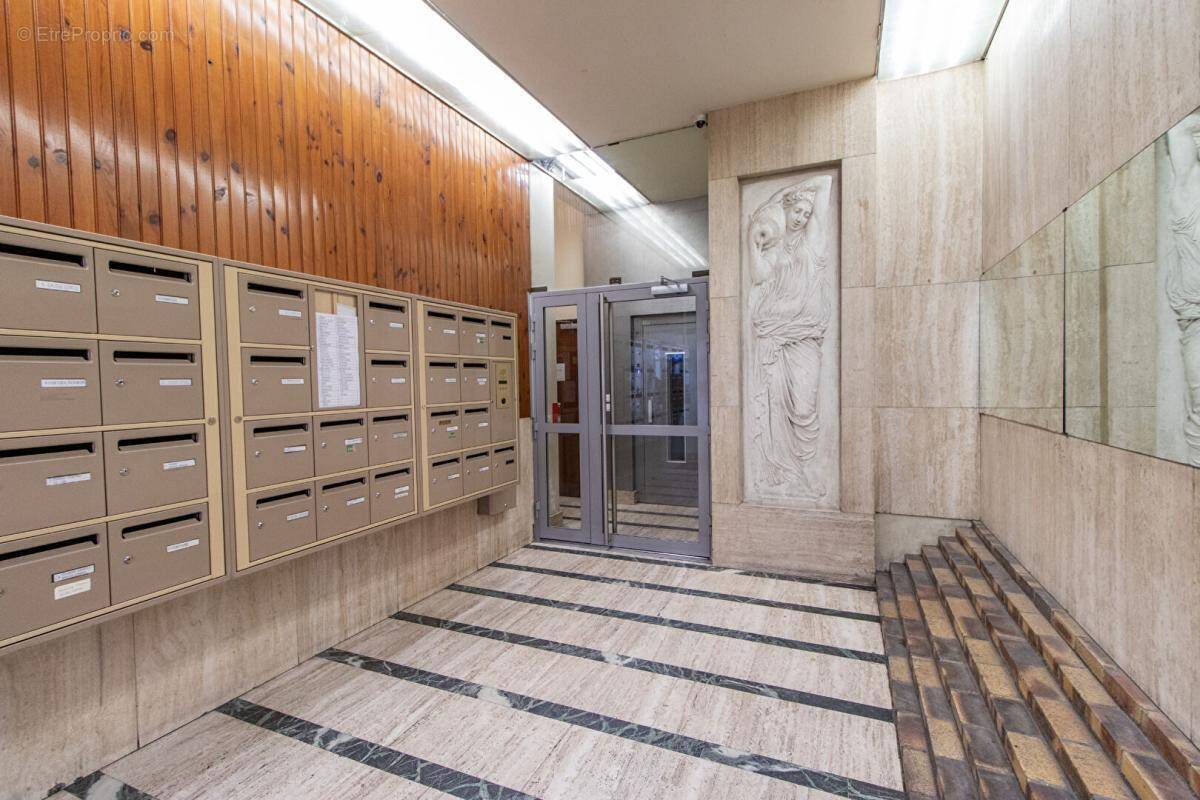 Parking à PARIS-18E