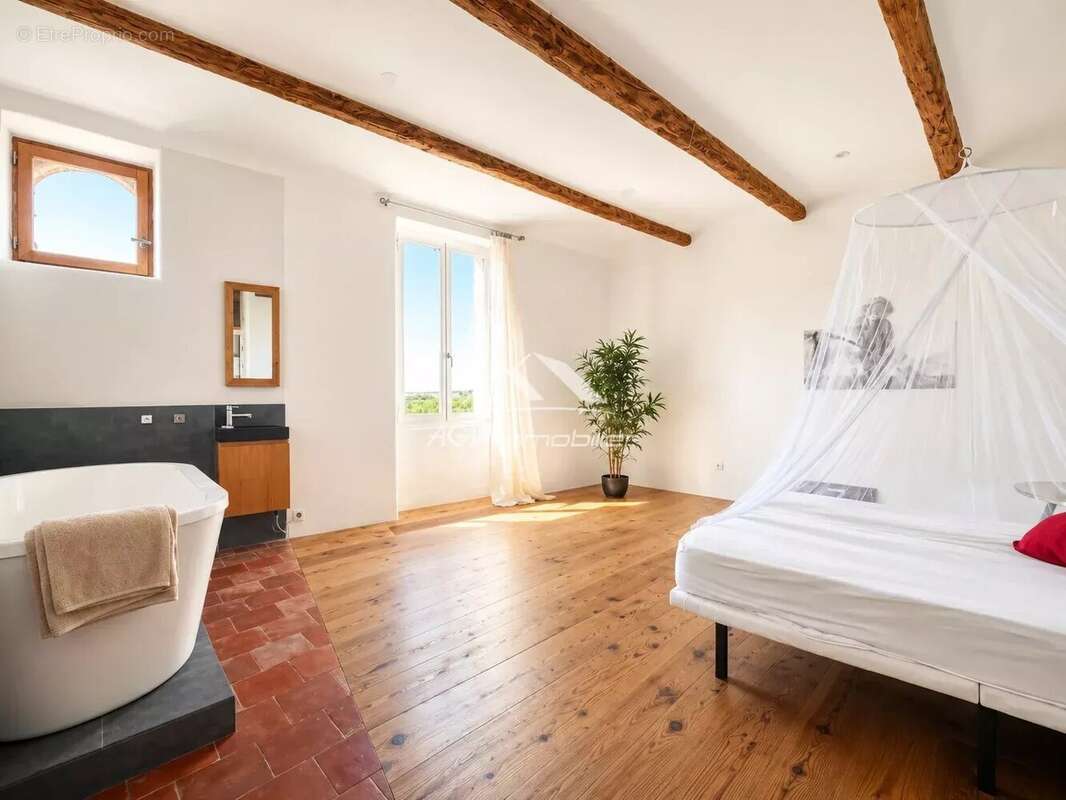 Vézénobres - Maison de village en pierre avec terrain de 2 000 m² - photo 4