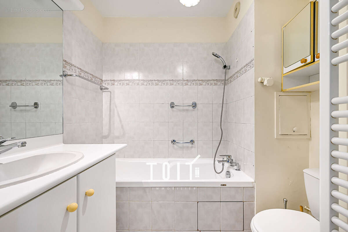 Appartement à PARIS-14E