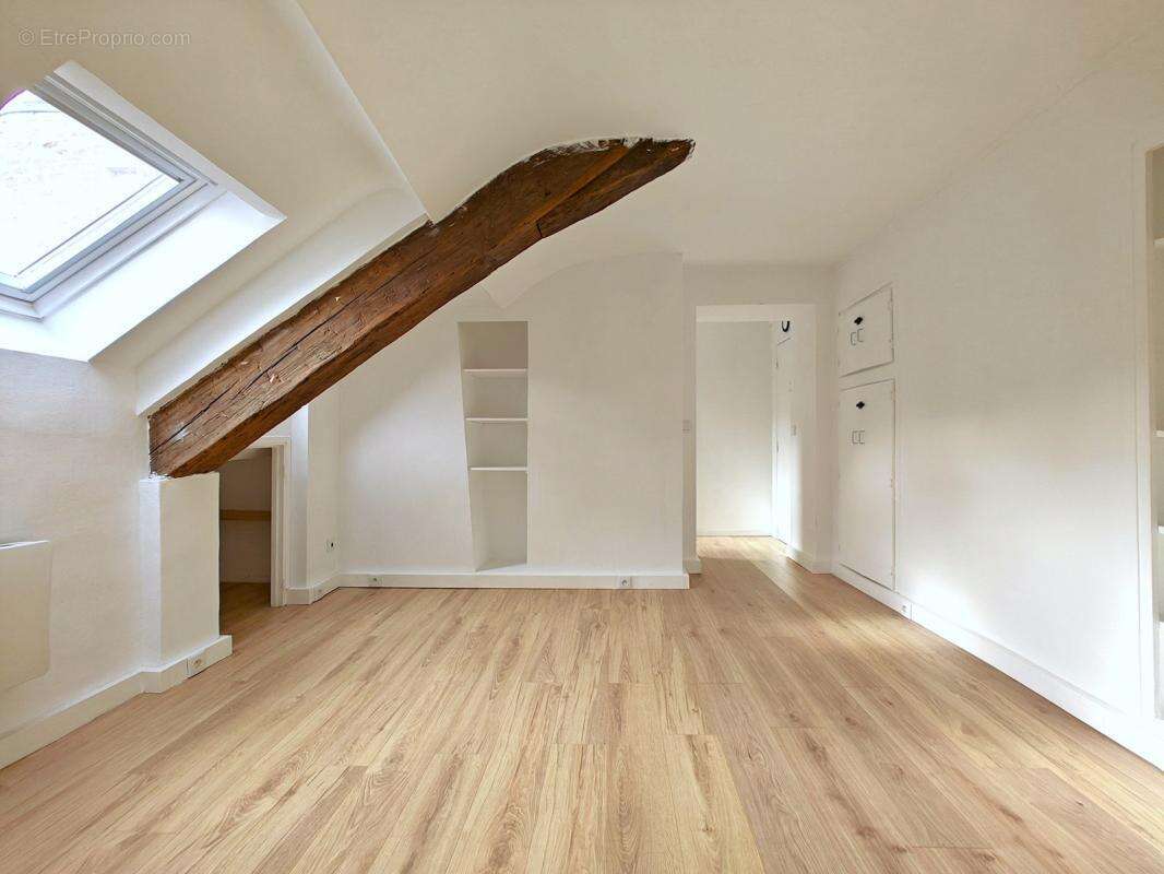 Appartement à PARIS-1E