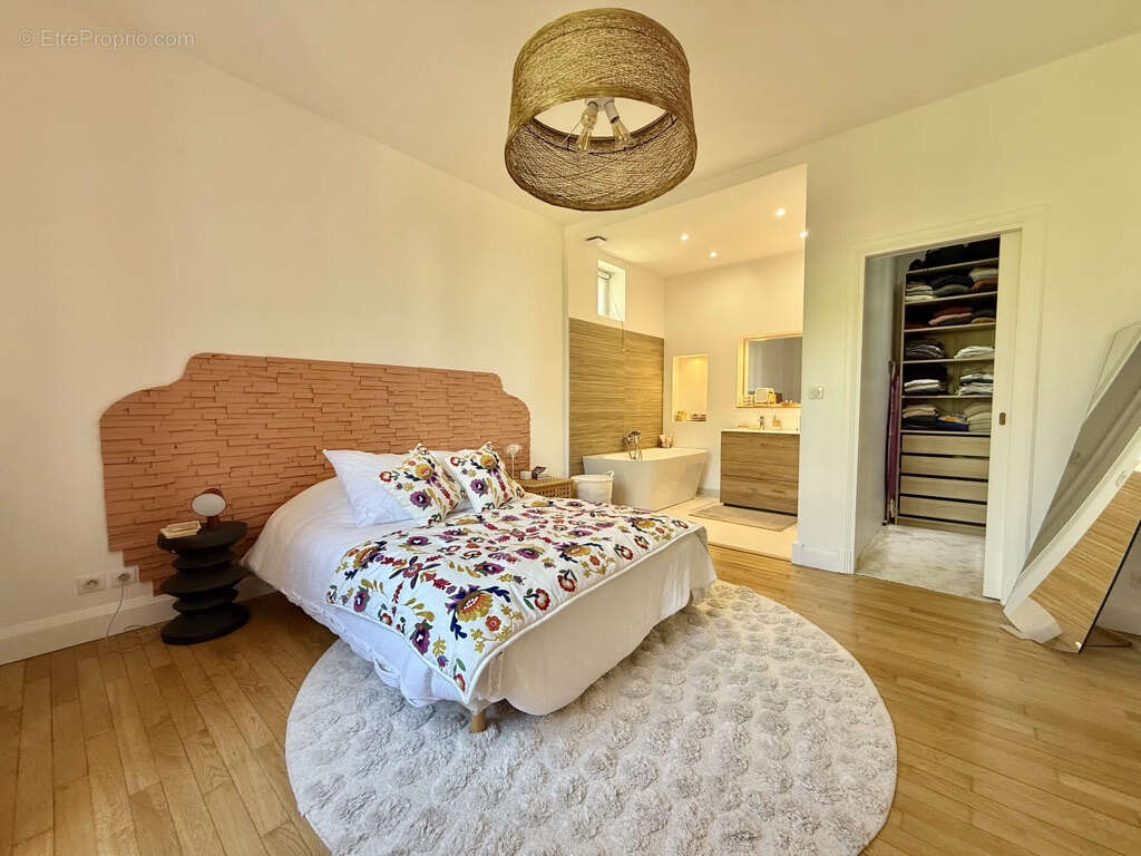 Maison à GUILHERAND-GRANGES