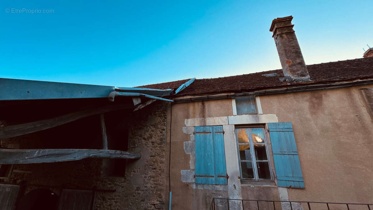 Ancien corps de ferme à renover avec dépendances et jardin de 447 m2 au prix de 58 000 € F.A.I. secteur THORY - photo 2