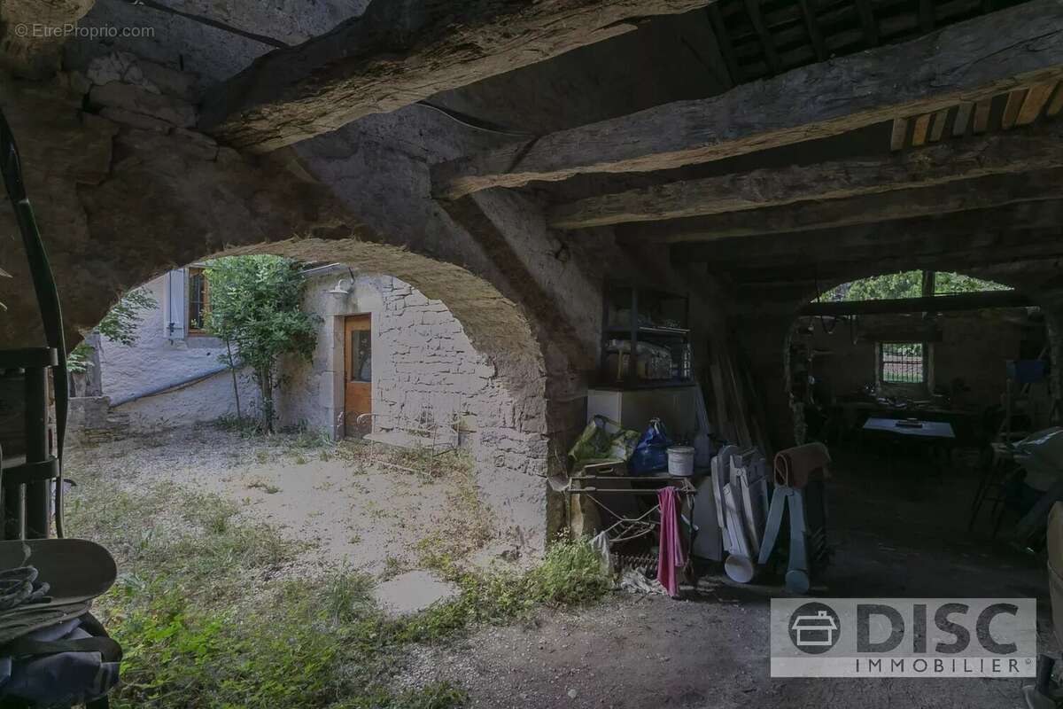 Charmante maison de village avec jardin, grande grange, cour intérieure et chapelle restaurée - photo 22