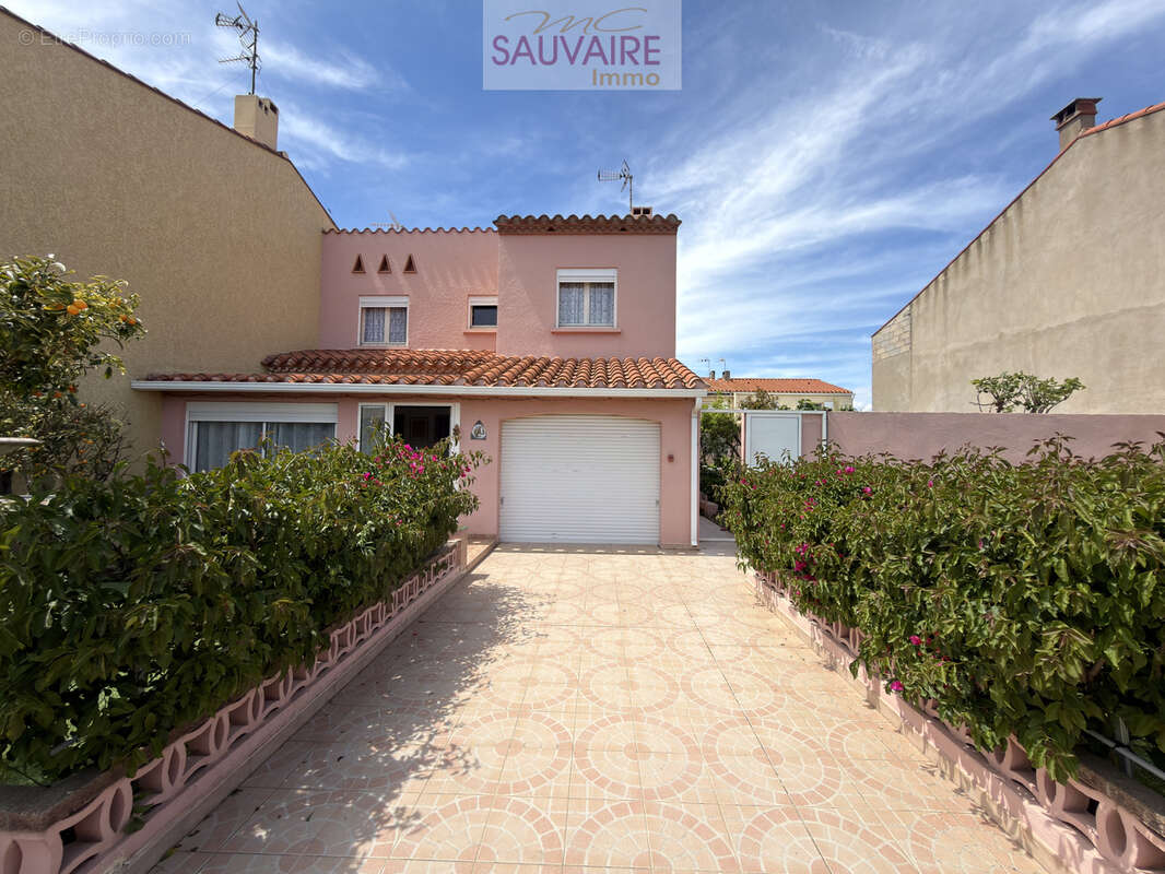 Maison à SAINT-LAURENT-DE-LA-SALANQUE