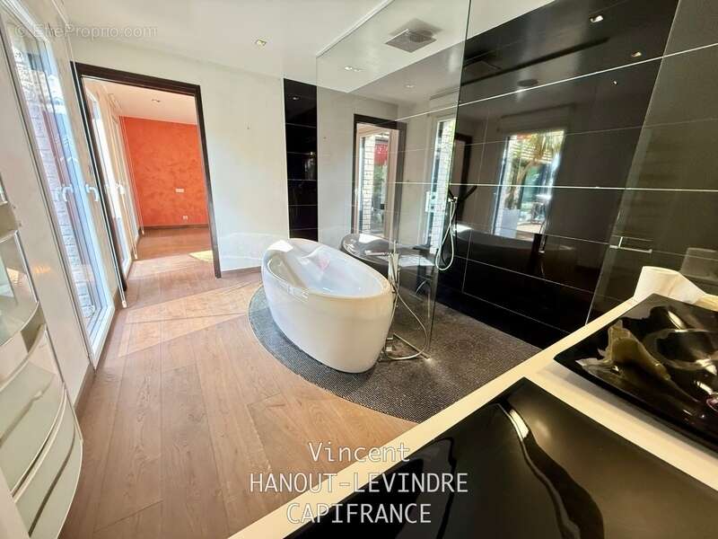 Maison à vendre 9 pièces BAZOGES EN PAILLERS (85) - photo 34