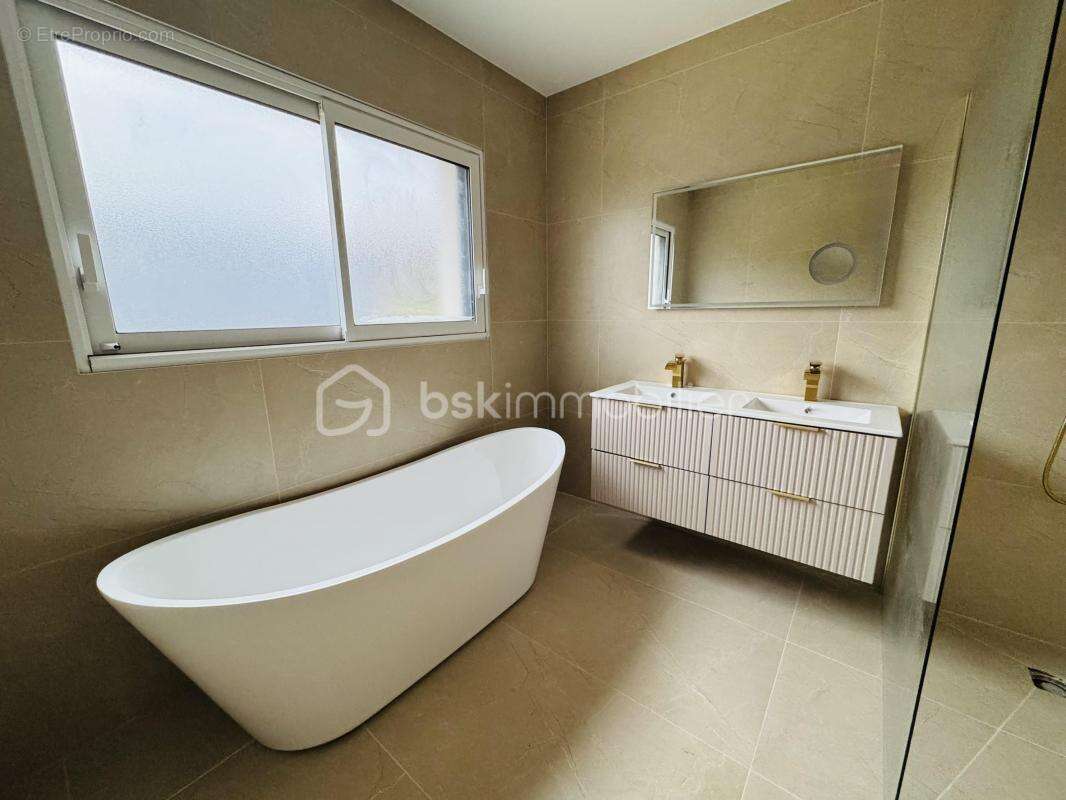 Maison à PUGNY-CHATENOD