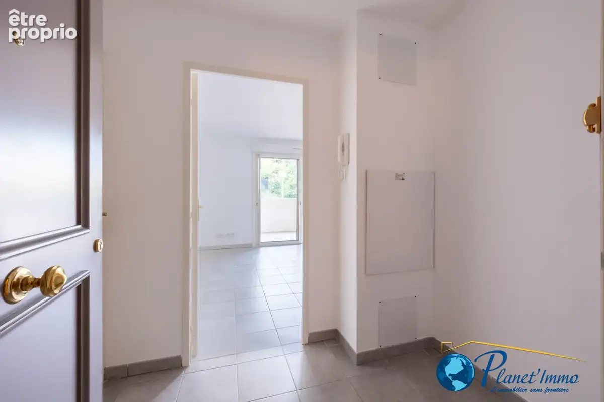 Saint-Priest en Jarez / Appartement type 2 de 42,50 m2 avec terrasse place de parking et garage en sous-sol. - photo 4