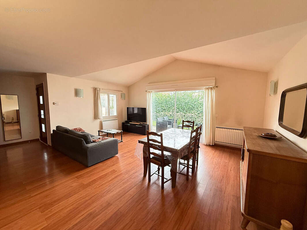 Maison à SARTROUVILLE