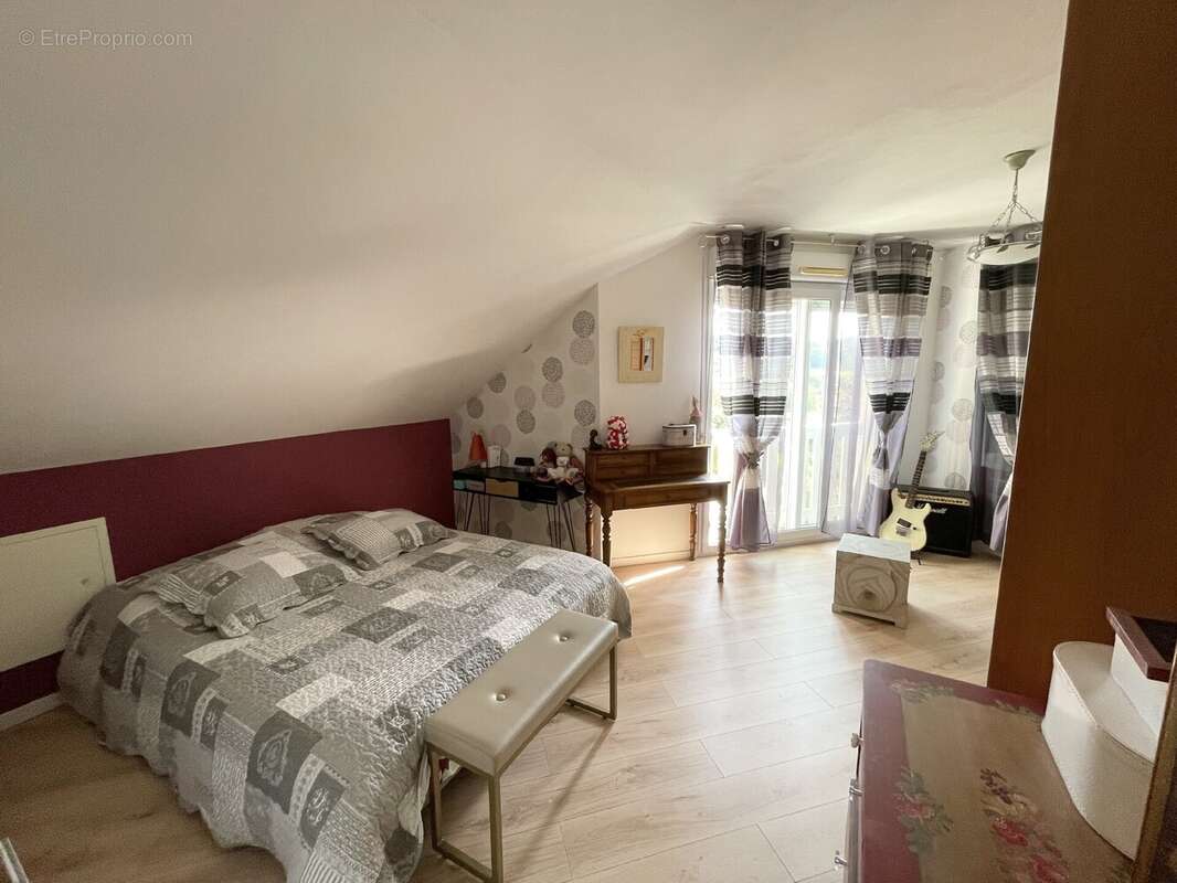 Maison à CONTAMINE-SARZIN