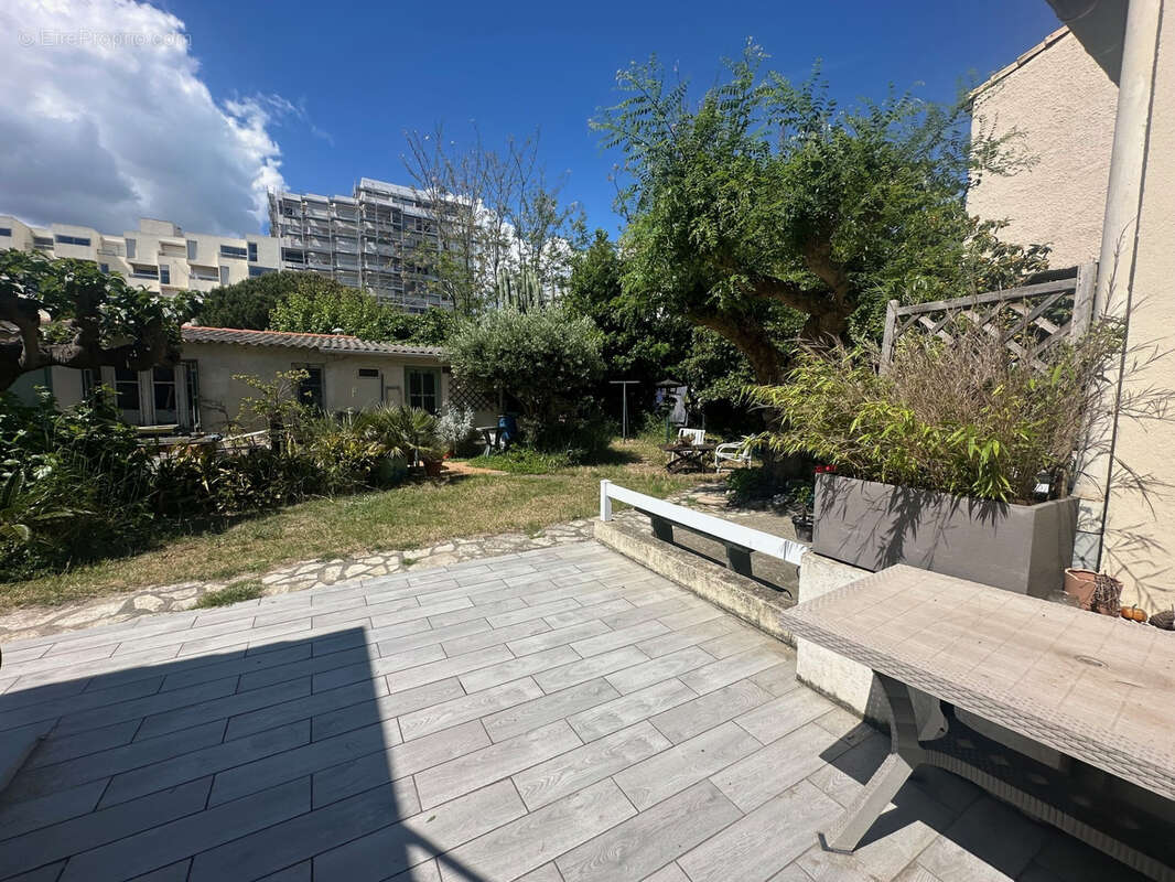 Appartement à MAUGUIO