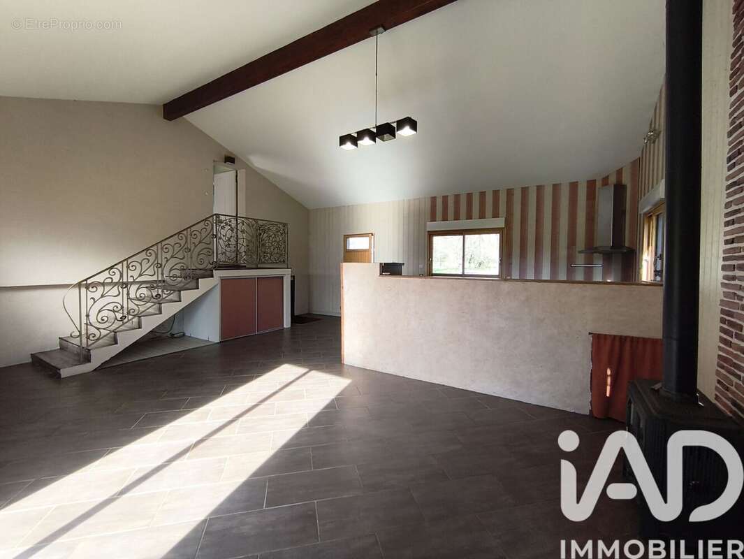 Photo 2 - Maison à LUSIGNAN