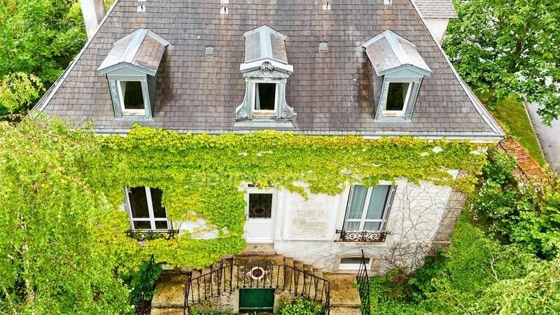 Maison à SAINT-SULPICE-LES-FEUILLES