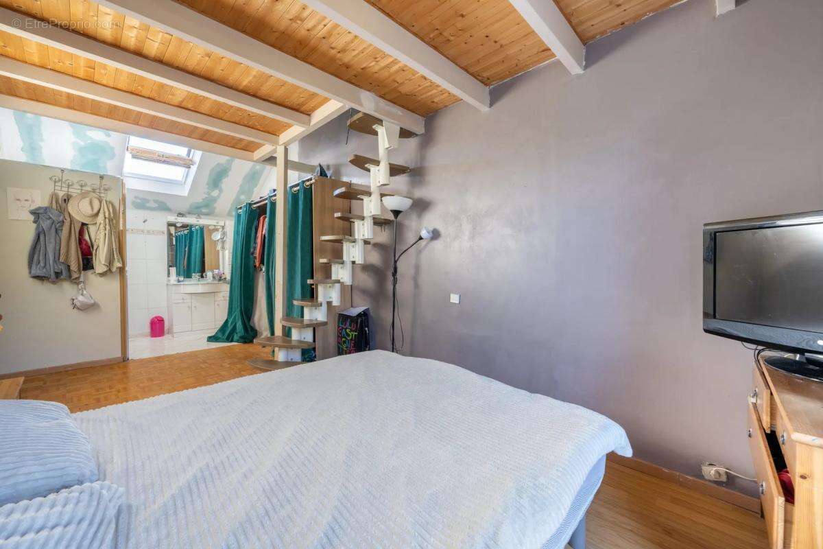 Maison à JOUY-LE-MOUTIER